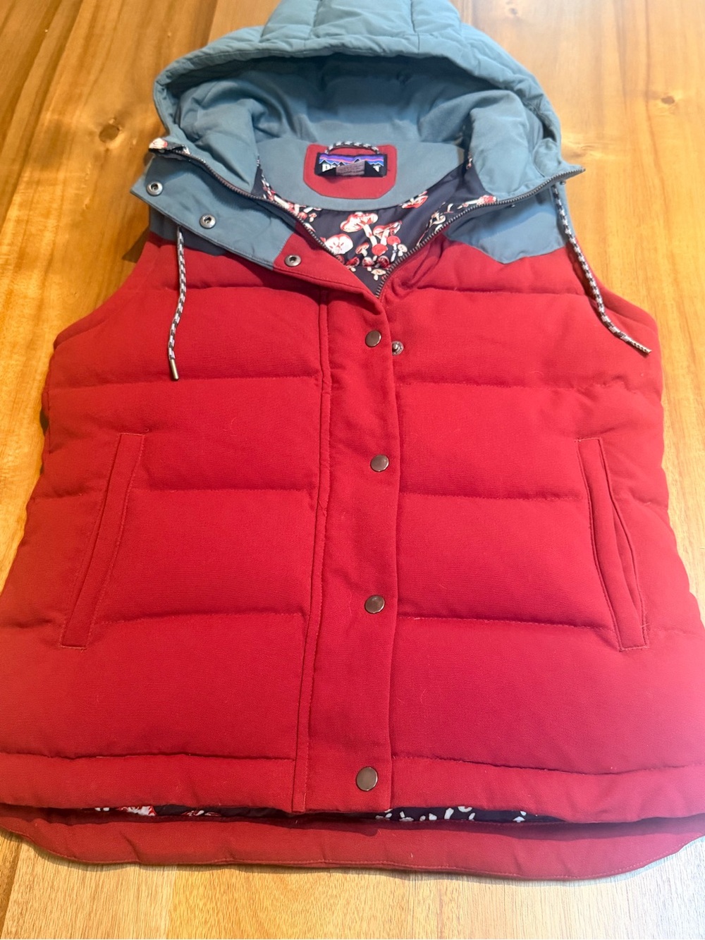 Patagonia Women's Sz S Hooded Down Bivy Vest Mushroom Lined Drumfire Red Grey